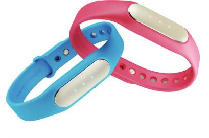 小米首款穿戴式智能設(shè)備小米手環(huán)亮相(圖1)