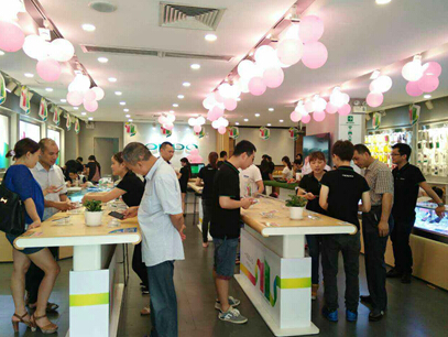 友商門庭好寂寞 OPPO R7單店爆表銷量被曝光(圖3) 友商門庭好寂寞 OPPO R7單店爆表銷量被曝光(圖3)