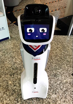 機(jī)器人嬌嬌成銀行大堂經(jīng)理  個(gè)子雖矮智商卻很高