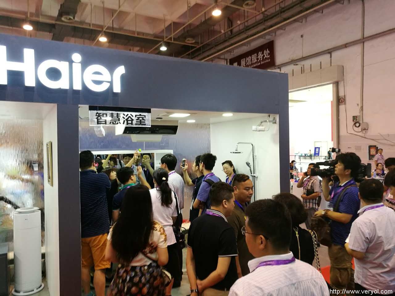 青博會(huì)現(xiàn)場(chǎng)直擊：海爾展區(qū)人氣爆棚智慧生態(tài)圈成行業(yè)母本(圖1)