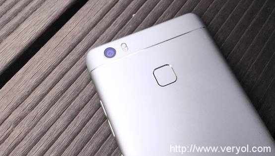 中國移動(dòng)N2手機(jī)熱銷至此 營業(yè)廳現(xiàn)搶購潮(圖2)