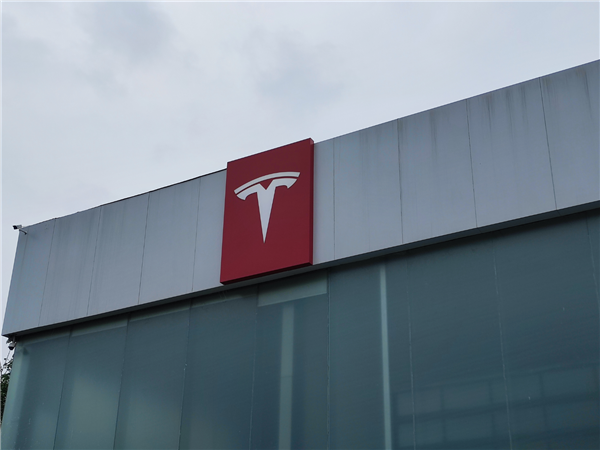 馬斯克終于找到了能接替他睡在工廠里的CEO 是個中國人