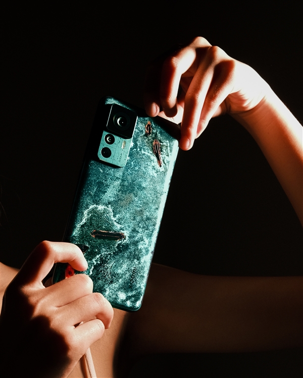 雷軍再曬小米12T Pro限定版：這是一件永恒的藝術品