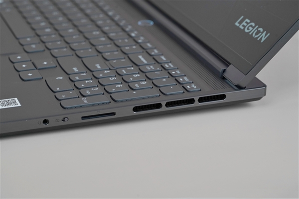 滿血3A平臺！聯(lián)想拯救者R9000X 2022圖賞