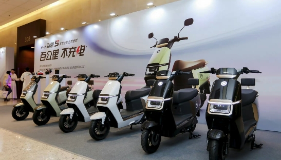 愛瑪電動車新款車型亮相多個綜藝 眾多明星達人抖音頂流點贊(圖6)