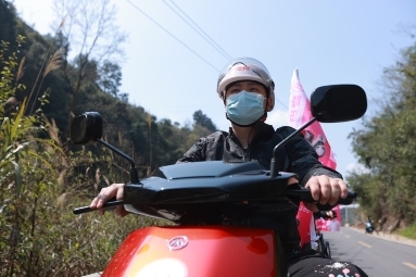 愛(ài)瑪電動(dòng)車勁霸F692翻山越嶺，山路騎行的首選(圖3)