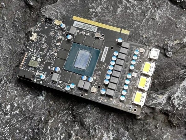 無光也SUPER亮！影馳 GeForce RTX 4070 Ti SUPER 金屬大師 高效AI！(圖6)