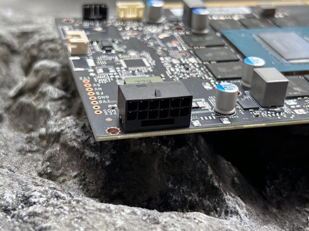 無光也SUPER亮！影馳 GeForce RTX 4070 Ti SUPER 金屬大師 高效AI！(圖10)