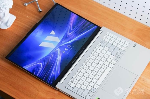 首款酷睿Ultra 9+RTX 4060輕薄本！華碩無畏Pro15 2024上手