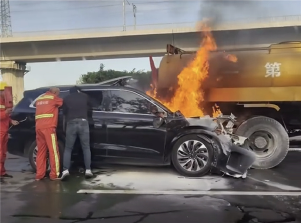 理想員工朋友圈詆毀問界被處罰：扣除當月100%績效、降級降薪