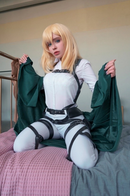 俄妹COS《塞爾達》公主：泳裝胸衣肉感身材