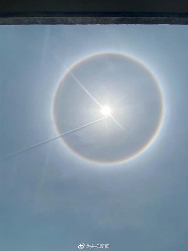 不虛此行！峨眉山金頂驚現(xiàn)巨型日暈 專家：特殊的物理現(xiàn)象