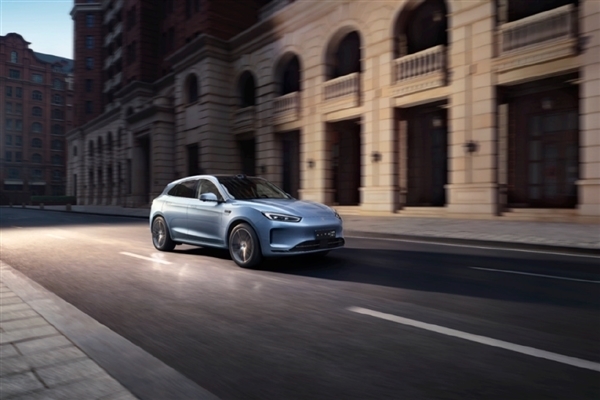 華為效率！AITO問(wèn)界系列OTA再升級(jí)：窄車位智能泊車自動(dòng)收起后視鏡