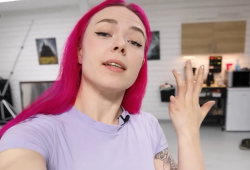 網(wǎng)紅妹子斷指后給自己換了根機械手指：太炫酷了！