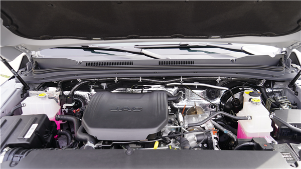 這款全新國產(chǎn)皮卡：開出去倍兒有面子！(圖2)