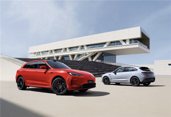 全系華為高階智駕：問界新M5上市24小時(shí)大定超4000臺(tái)