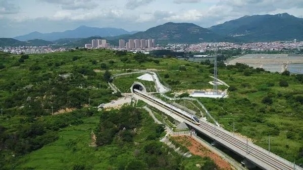 老外羨慕哭了：中國(guó)這張“網(wǎng)絡(luò)”是我們國(guó)家的10倍