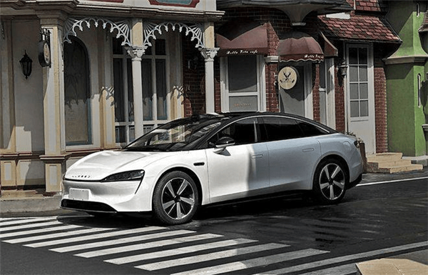 鴻蒙4.0！華為第一款純電轎跑最新官圖：高性能卡鉗＋ADS2.0(圖1)