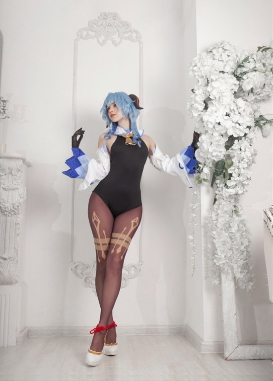 俄妹COS《原神》甘雨：黑絲“椰羊”魅惑度拉滿