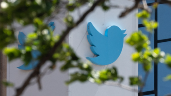 推特被將拍賣家具 原因?qū)擂?！馬斯克稱“燒錢”也補不滿窟窿