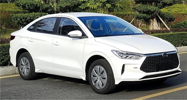 比亞迪入門新車e3曝光：越改越慢 極速只有百公里(圖1)