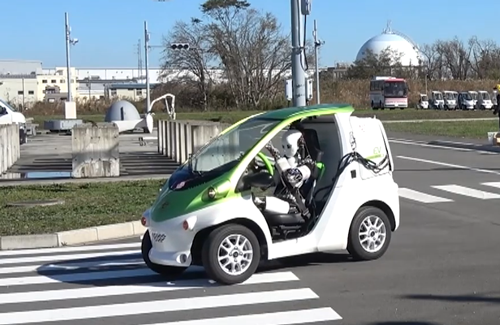 日本讓機(jī)器人學(xué)開車：車速估計(jì)飆不過輪椅