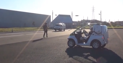 日本讓機(jī)器人學(xué)開車：車速估計(jì)飆不過輪椅