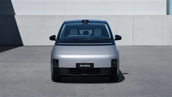 李想放言“50萬(wàn)以上銷(xiāo)量第一”！理想旗艦MPV車(chē)型MEGA實(shí)車(chē)遭曝