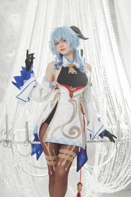 俄妹COS《原神》甘雨：黑絲“椰羊”魅惑度拉滿