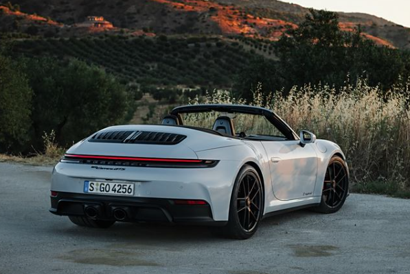 100萬(wàn)起！新款保時(shí)捷911售價(jià)公布：首搭T-Hybrid混動(dòng)系統(tǒng)