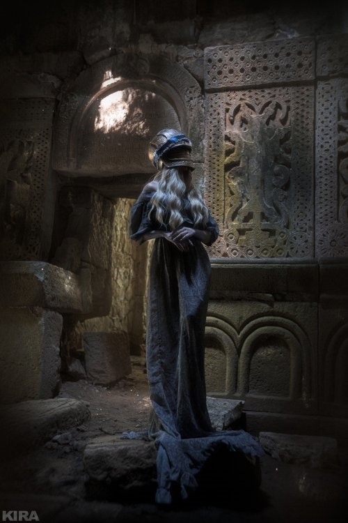 《血源詛咒》安娜莉絲COS：長(zhǎng)裙難掩絕妙身材