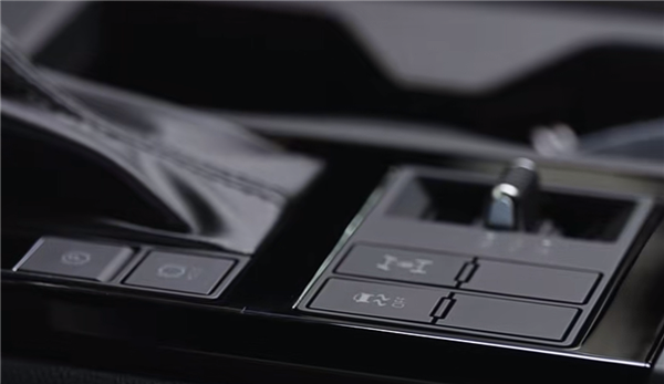 預(yù)售47萬(wàn)起 國(guó)產(chǎn)豐田普拉多申報(bào)：圓燈+方燈兩種選擇