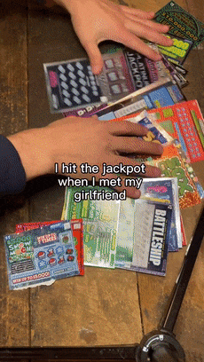 異地也能擁抱！老哥用胸毛給女友做枕頭：逆天發(fā)明遠不止此