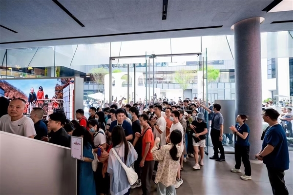 華為Pura 70系列開售熱度空前！P系列誕生12年 高端手機(jī)市場(chǎng)迎來新格局