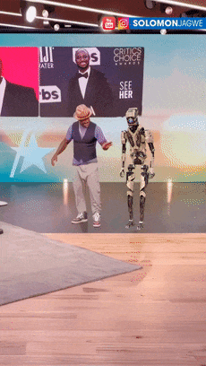 AI機(jī)器人和人類互扇耳光：你猜最后誰能贏