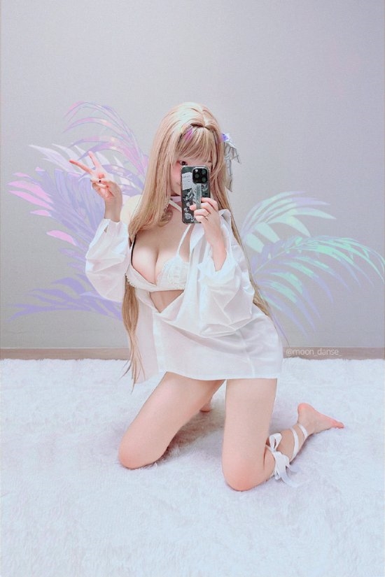 《妮姬：勝利女神》游戲畫(huà)師新COS圖：身材絕佳超還原！