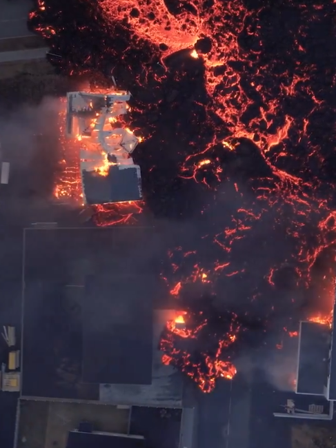 冰島地面開裂噴巖漿、美國冷出“后天”畫風(fēng)！這個世界怎么了