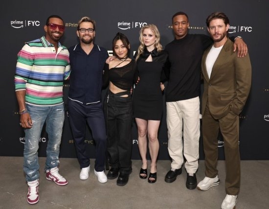 《黑袍糾察隊》父親節(jié)賀圖：祖國人化身