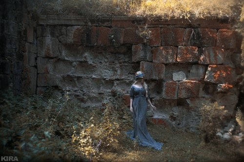 《血源詛咒》安娜莉絲COS：長(zhǎng)裙難掩絕妙身材