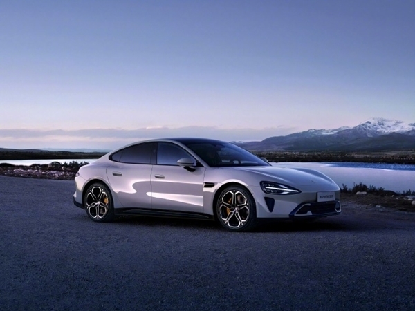 王化辟謠小米汽車(chē)SU7價(jià)格圖：9.9萬(wàn)、59.9萬(wàn)全是假的！