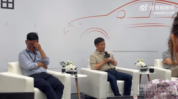 何小鵬：和李斌、李想還在一個群里 但跟李斌聊得多些