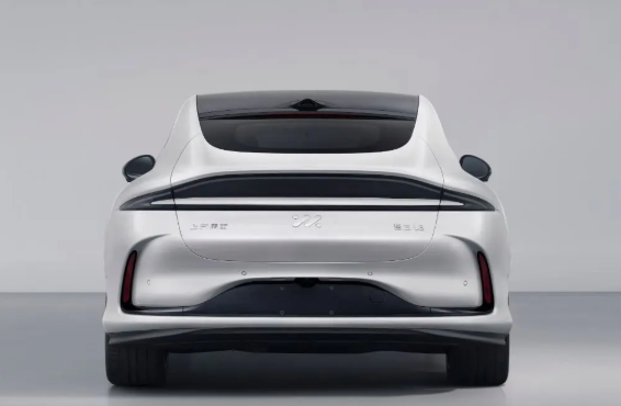 全球首搭量產(chǎn)“超快充固態(tài)電池”！智己L6將于今晚發(fā)布