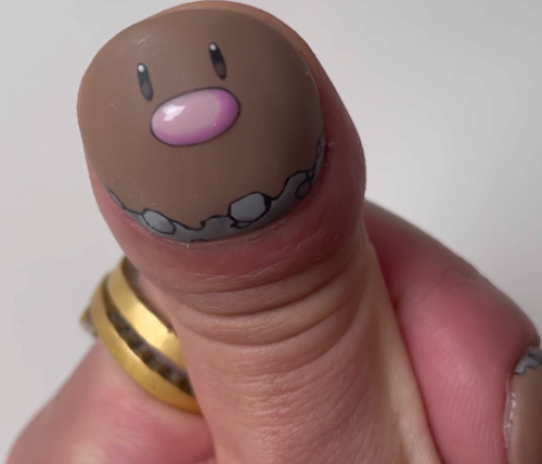 日本小哥手指腫得像乒乓球：結(jié)果被他解鎖了先天洗頭圣體！