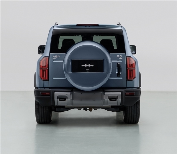 像是圓規(guī)一般 比亞迪豹5豹式掉頭演示：后輪一鎖死、一反轉(zhuǎn)