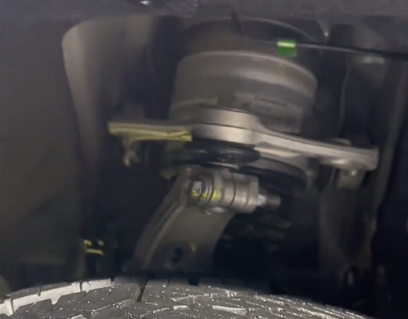 不帶大梁的硬派越野車 深藍G318細節(jié)展示：配空懸+CDC