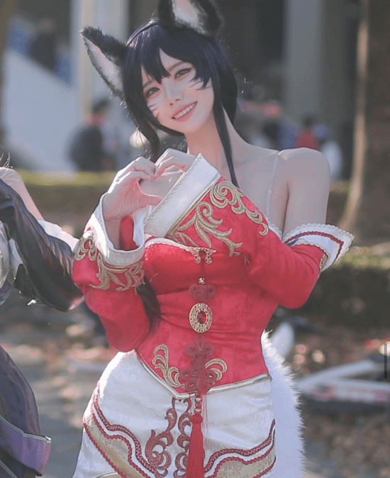 韓國(guó)女Coser再曬和Faker合照：復(fù)刻一年前的阿貍