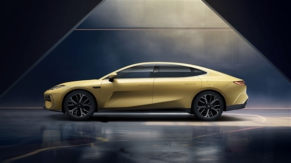 瞄準(zhǔn)小米SU7 吉利銀河E8四驅(qū)龍騰版上市：21.58萬買3秒+800V