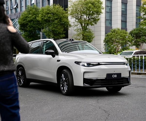 安能辨我是雄雌 零跑全新C10混入理想車隊：毫無違和感