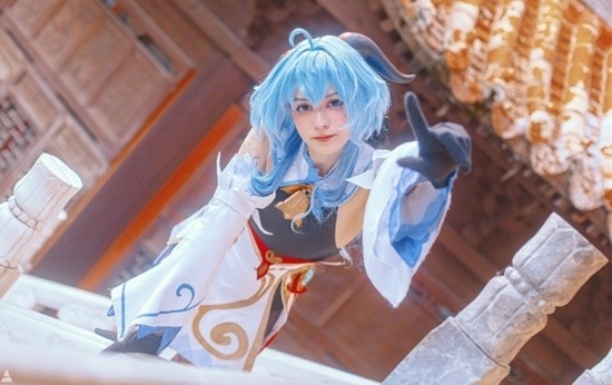 俄妹COS《原神》甘雨：黑絲“椰羊”魅惑度拉滿