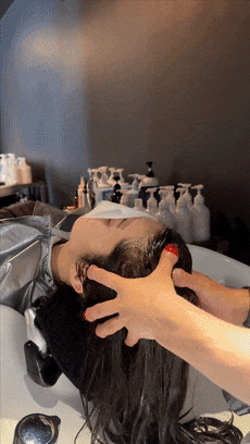 日本小哥手指腫得像乒乓球：結(jié)果被他解鎖了先天洗頭圣體！